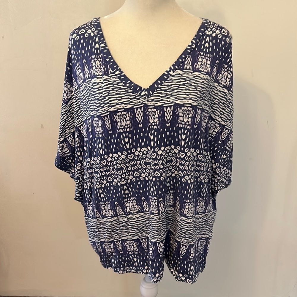 LA Made blue white cut out shoulder top Size S New
